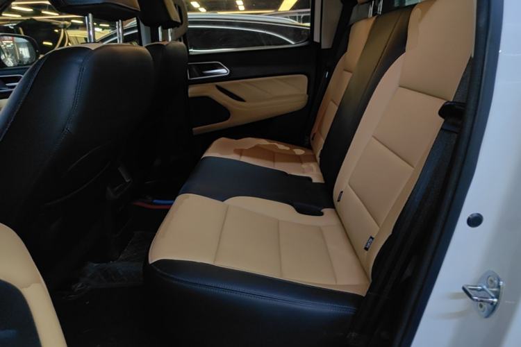 Used Great Wall Poer 2023 2.0T Commercial Version Automatic Diesel 4x4 Navigation Type Long Bed GW4D20M Left Rear Seat