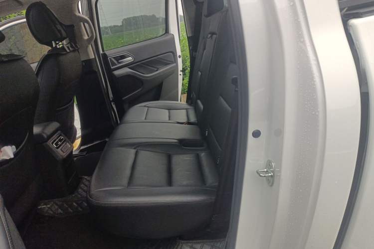 Used Great Wall Poer 2023 2.0T Passenger Version Automatic Gasoline Two-Wheel Drive Comfort Trim – GW4C20B Left Rear Seat