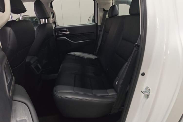 Used Great Wall Poer 2023 2.0T Commercial Version Automatic Gasoline Two-Wheel Drive Elite Trim with Long Bed – GW4C20B Left Rear Seat