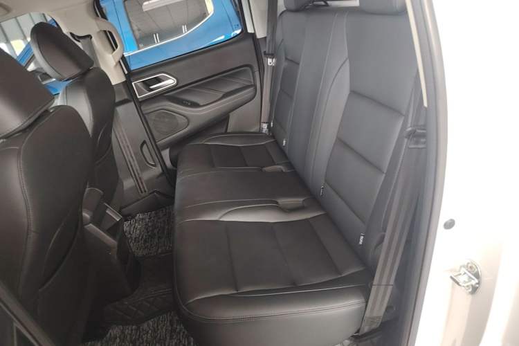 Used Great Wall Poer 2023 2.0T Commercial Version Automatic Gasoline Two-Wheel Drive Elite Trim with Long Bed – GW4C20B Left Rear Seat