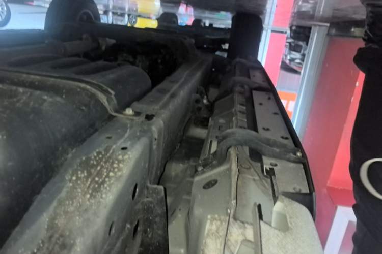 Used Great Wall Poer 2023 2.0T Commercial Version Automatic Diesel Two-Wheel Drive Elite Trim with Long Bed – GW4D20M Left Side Sill