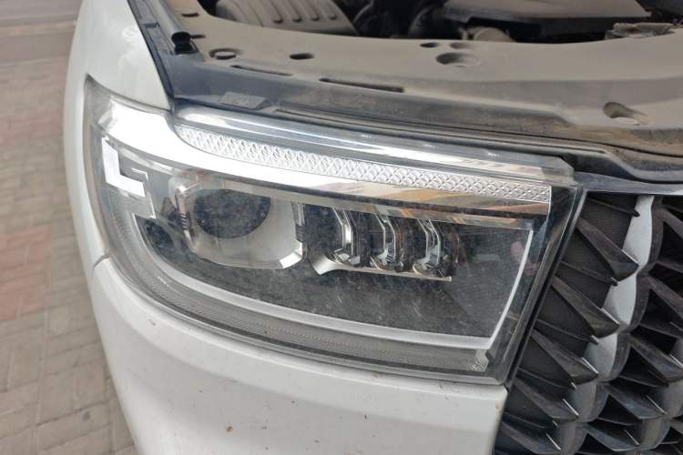 Used Great Wall Poer 2023 2.0T Commercial Version Automatic Diesel 4x4 Long Bed Business-Grade Model Right Front Headlight