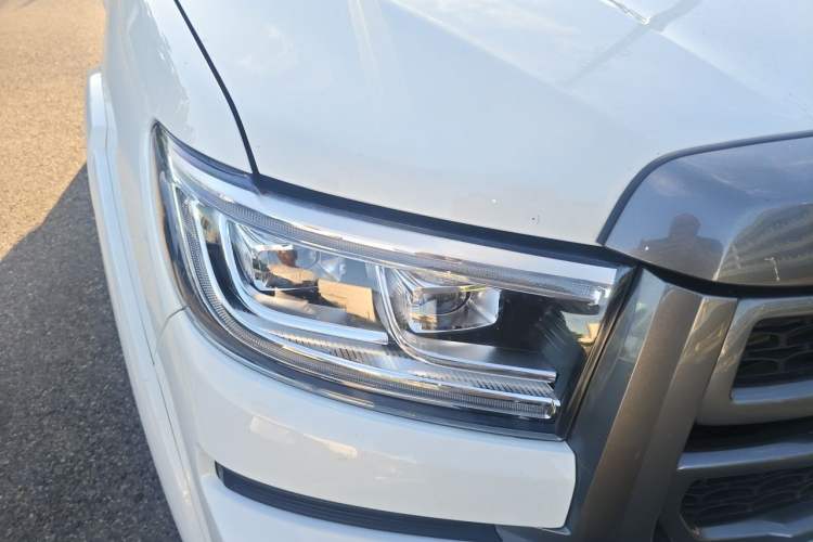 Used Great Wall Poer 2023 2.0T Passenger Version Automatic Gasoline Two-Wheel Drive Comfort Trim – GW4C20B Right Front Headlight