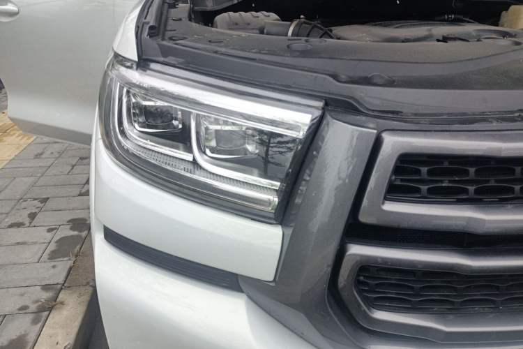 Used Great Wall Poer 2023 2.0T Passenger Version Automatic Gasoline Two-Wheel Drive Comfort Trim – GW4C20B Right Front Headlight
