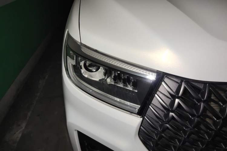 Used Great Wall Poer 2023 2.0T Commercial Version Automatic Gasoline Two-Wheel Drive Elite Trim with Long Bed – GW4C20B Right Front Headlight
