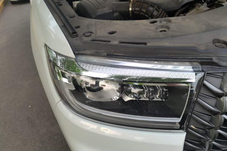 Used Great Wall Poer 2023 2.0T Commercial Version Automatic Gasoline Two-Wheel Drive Elite Trim with Long Bed – GW4C20B Right Front Headlight