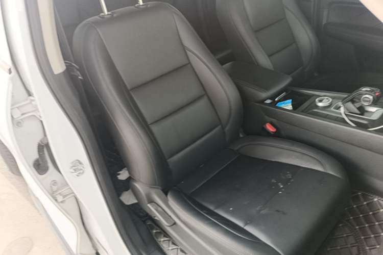Used Great Wall Poer 2023 2.0T Commercial Version Automatic Diesel Two-Wheel Drive Elite Trim with Long Bed – GW4D20M Right Front Seat