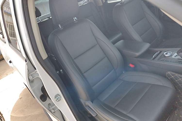 Used Great Wall Poer 2023 2.0T Commercial Version Automatic Diesel 4x4 Elite Long-Box GW4D20M Right Front Seat
