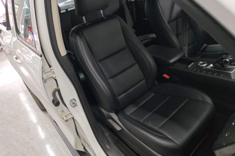 Used Great Wall Poer 2023 2.0T Commercial Version Automatic Gasoline Two-Wheel Drive Elite Trim with Long Bed – GW4C20B Right Front Seat