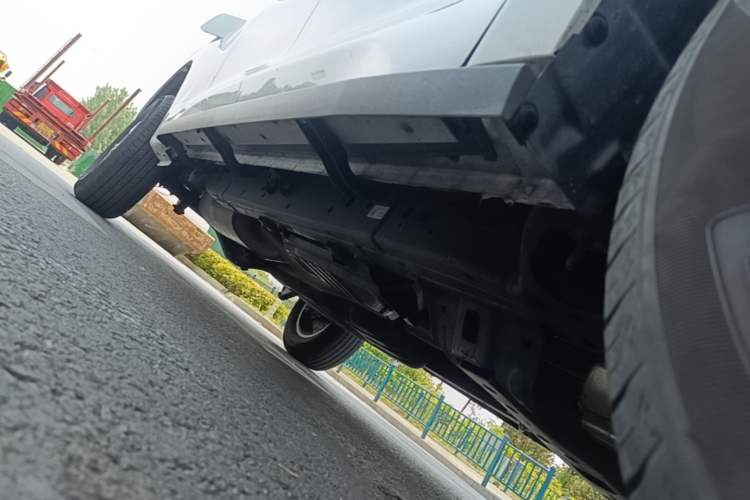 Used Great Wall Poer 2023 2.0T Commercial Version Automatic Diesel Two-Wheel Drive Elite Trim with Long Bed – GW4D20M Right Side Sill