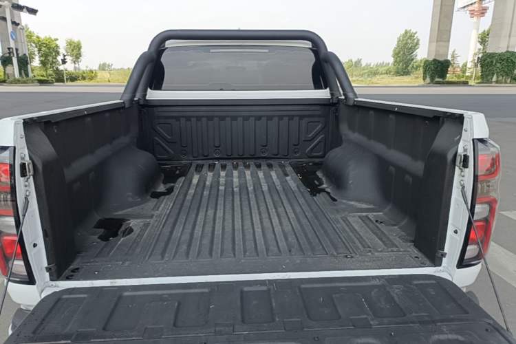 Used Great Wall Poer 2023 2.0T Commercial Version Automatic Diesel Two-Wheel Drive Elite Trim with Long Bed – GW4D20M Trunk