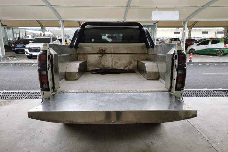 Used Great Wall Poer 2023 2.0T Commercial Version Automatic Diesel Two-Wheel Drive Elite Trim with Long Bed – GW4D20M Trunk
