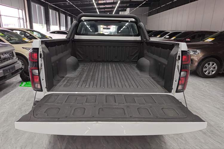 Used Great Wall Poer 2023 2.0T Commercial Version Automatic Gasoline Two-Wheel Drive Elite Trim with Long Bed – GW4C20B Trunk