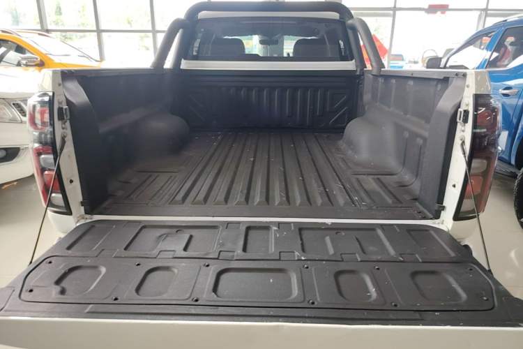 Used Great Wall Poer 2023 2.0T Commercial Version Automatic Gasoline Two-Wheel Drive Elite Trim with Long Bed – GW4C20B Trunk