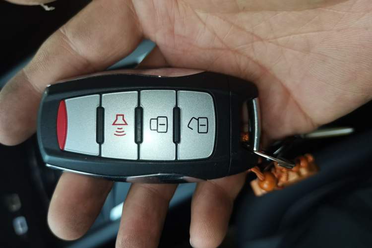 Used Great Wall Poer 2023 2.0T Commercial Version Automatic Gasoline Two-Wheel Drive Elite Trim with Long Bed – GW4C20B Vehicle Key