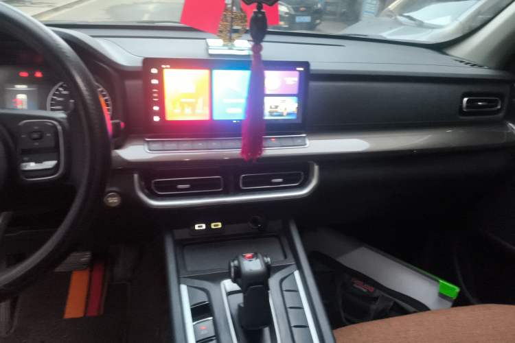 Used Great Wall Poer 2024 2.4T Commercial Version Automatic Diesel 4x4 Elite Edition Audio And AC Panel