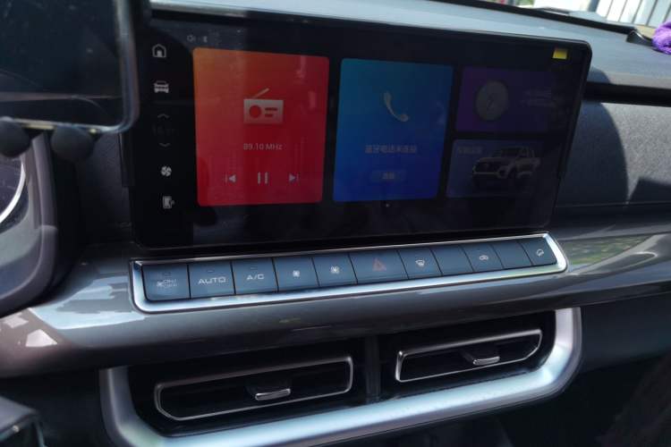 Used Great Wall Poer 2024 2.4T Commercial Version Automatic Diesel 4x4 Elite Edition Audio And AC Panel