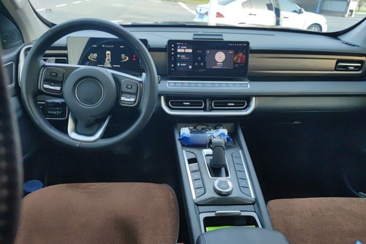 Used Great Wall Poer 2024 2.4T Passenger Version Automatic Diesel 4x4 Comfort Trim Center Console