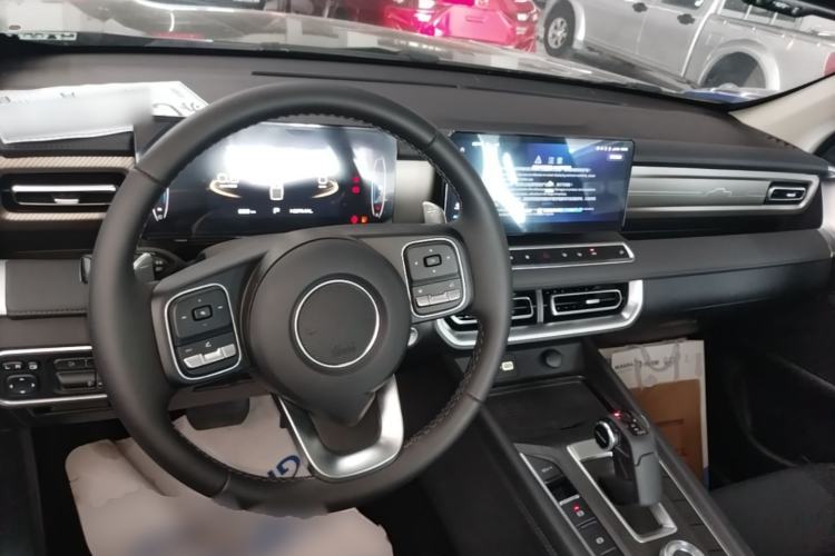 Used Great Wall Poer 2024 2.4T Passenger Version Automatic Diesel Two-Wheel Drive Comfort Edition Center Console