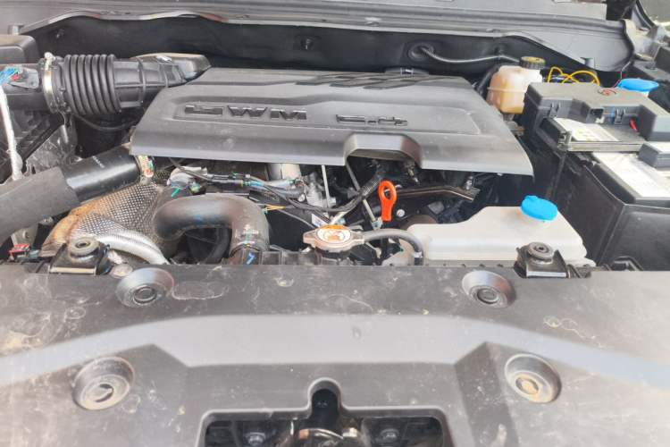 Used Great Wall Poer 2024 2.4T Passenger Version Automatic Diesel 4x4 Sporty Trim Engine Bay