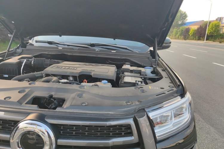 Used Great Wall Poer 2024 2.4T Passenger Version Automatic Diesel 4x4 Comfort Trim Engine Bay Left