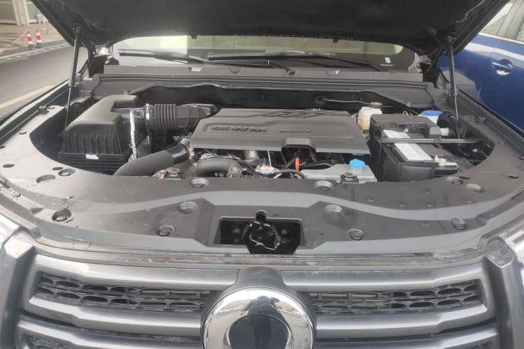 Used Great Wall Poer 2024 2.4T Passenger Version Automatic Diesel 4x4 Comfort Trim Engine Bay