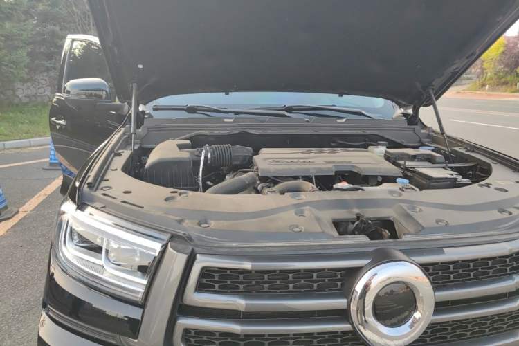 Used Great Wall Poer 2024 2.4T Passenger Version Automatic Diesel 4x4 Comfort Trim Engine Bay Right