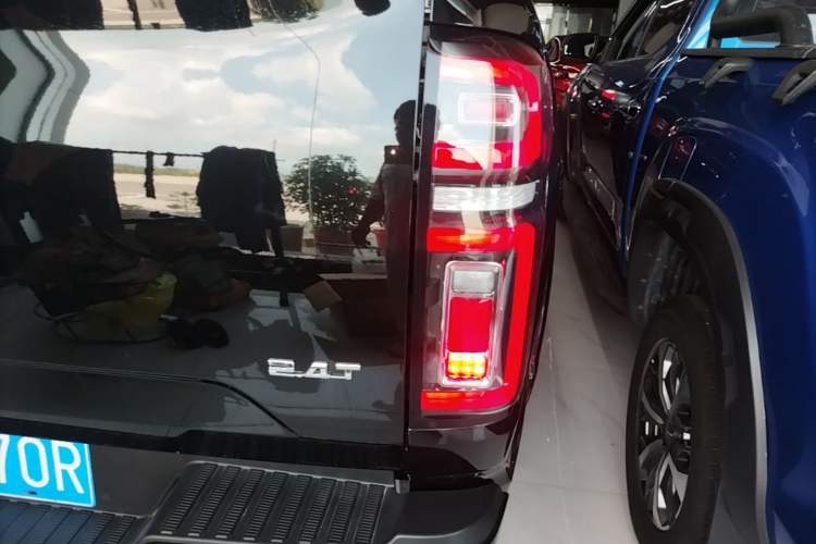 Used Great Wall Poer 2024 2.4T Passenger Version Automatic Diesel Two-Wheel Drive Comfort Edition Exterior 3