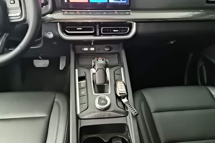 Used Great Wall Poer 2024 2.4T Commercial Version Automatic Diesel Two-Wheel Drive Elite Edition Gear Lever