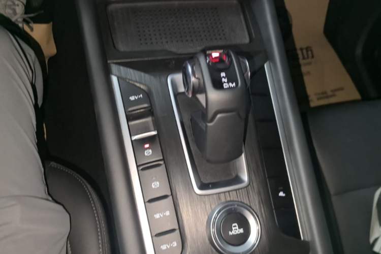 Used Great Wall Poer 2024 2.4T Passenger Version Automatic Diesel 4x4 Comfort Trim Gear Lever
