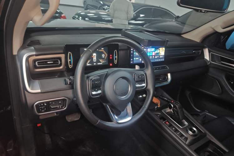 Used Great Wall Poer 2024 2.4T Passenger Version Automatic Diesel 4x4 Comfort Trim Interior 2