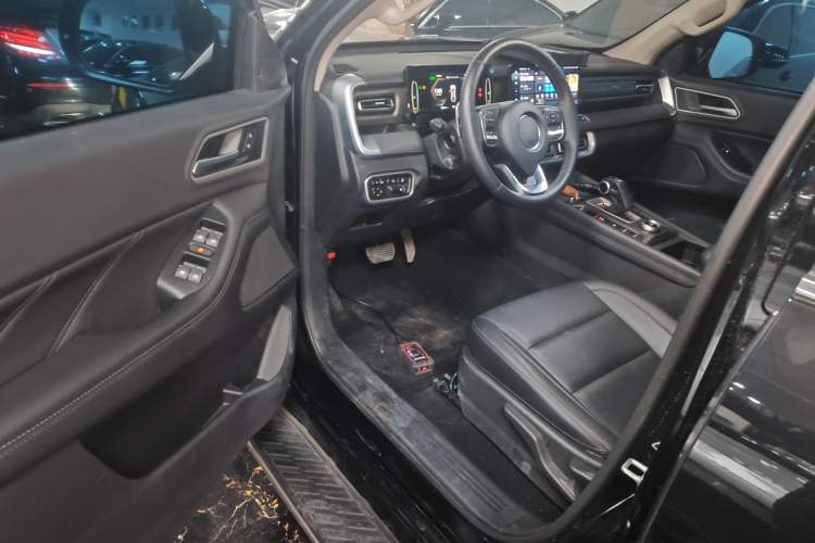 Used Great Wall Poer 2024 2.4T Passenger Version Automatic Diesel 4x4 Comfort Trim Interior 3