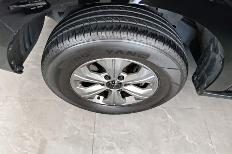 Used Great Wall Poer 2024 2.4T Commercial Version Automatic Diesel Two-Wheel Drive Elite Edition Left Front Wheel Hub