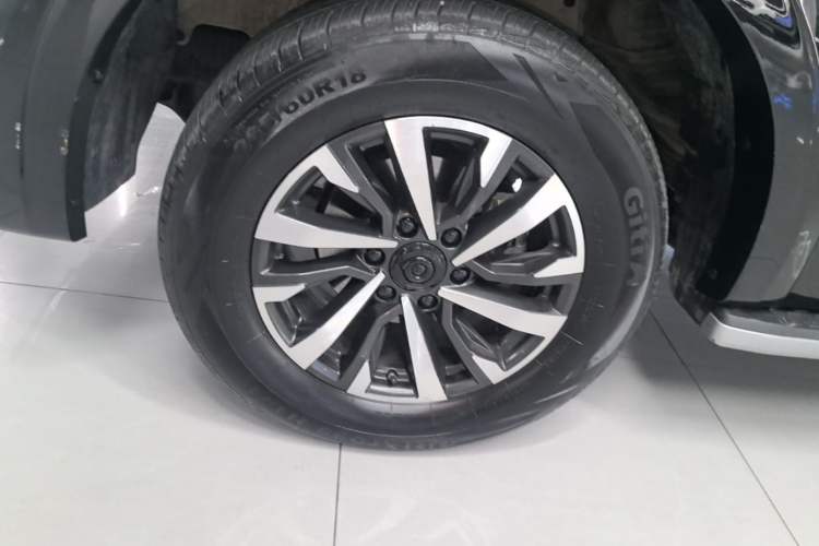 Used Great Wall Poer 2024 2.4T Passenger Version Automatic Diesel 4x4 Comfort Trim Left Front Wheel Hub