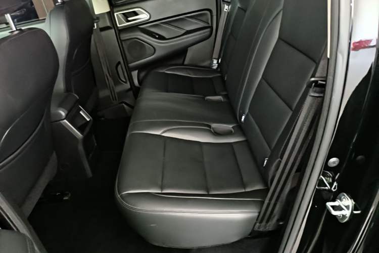 Used Great Wall Poer 2024 2.4T Commercial Version Automatic Diesel Two-Wheel Drive Elite Edition Left Rear Seat