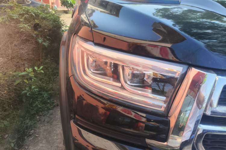 Used Great Wall Poer 2024 2.4T Passenger Version Automatic Diesel 4x4 Sporty Trim Right Front Headlight