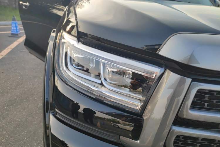 Used Great Wall Poer 2024 2.4T Passenger Version Automatic Diesel 4x4 Comfort Trim Right Front Headlight