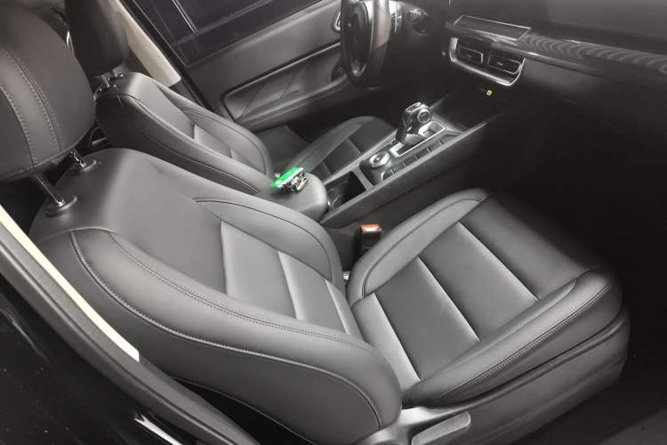 Used Great Wall Poer 2024 2.4T Commercial Version Automatic Diesel 4x4 Elite Edition Right Front Seat
