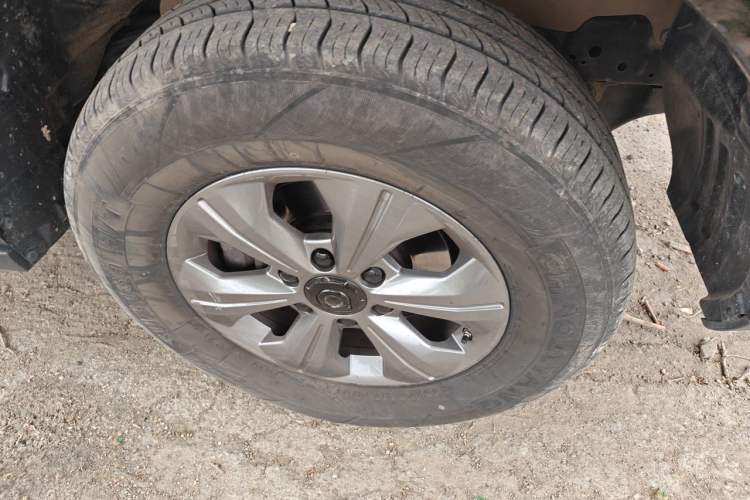 Used Great Wall Poer 2024 2.4T Commercial Version Automatic Diesel Two-Wheel Drive Elite Edition Right Front Wheel Hub