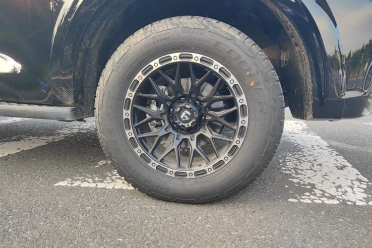 Used Great Wall Poer 2024 2.4T Passenger Version Automatic Diesel 4x4 Comfort Trim Right Front Wheel Hub