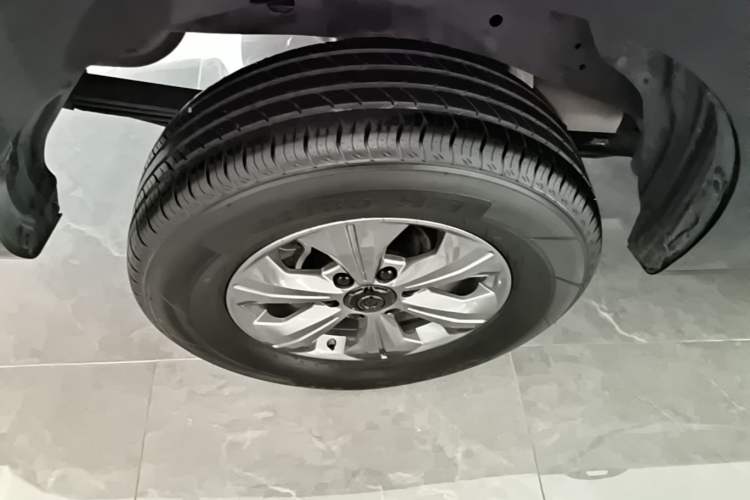 Used Great Wall Poer 2024 2.4T Commercial Version Automatic Diesel Two-Wheel Drive Elite Edition Right Rear Wheel Hub