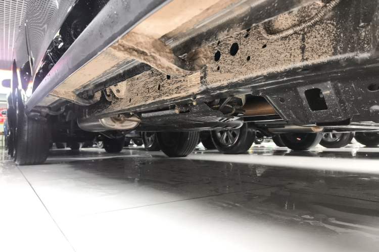 Used Great Wall Poer 2024 2.4T Commercial Version Automatic Diesel 4x4 Elite Edition Right Side Sill