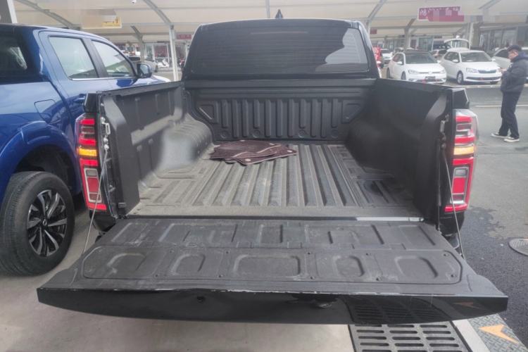 Used Great Wall Poer 2024 2.4T Passenger Version Automatic Diesel 4x4 Comfort Trim Trunk