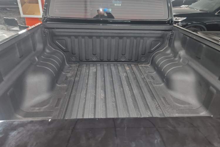 Used Great Wall Poer 2024 2.4T Passenger Version Automatic Diesel 4x4 Comfort Trim Trunk
