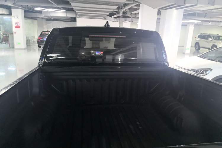 Used Great Wall Poer 2024 2.4T Passenger Version Automatic Diesel 4x4 Comfort Trim Trunk