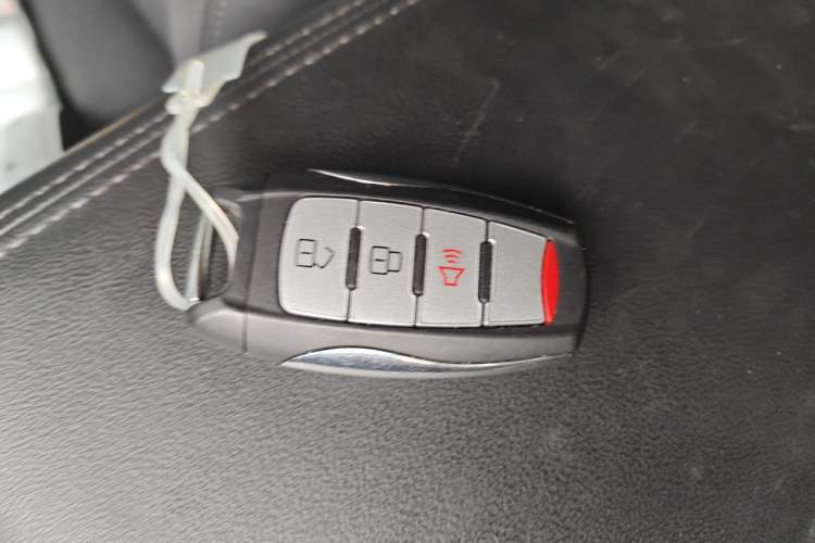 Used Great Wall Poer 2024 2.4T Commercial Version Automatic Diesel Two-Wheel Drive Elite Edition Vehicle Key