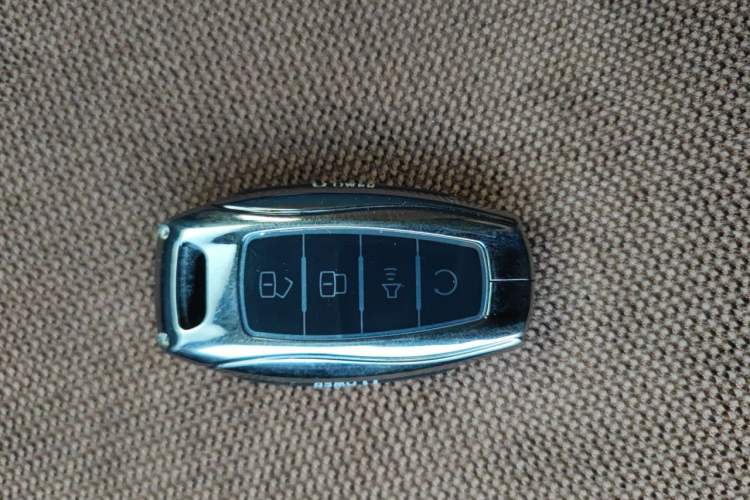 Used Great Wall Poer 2024 2.4T Passenger Version Automatic Diesel 4x4 Comfort Trim Vehicle Key