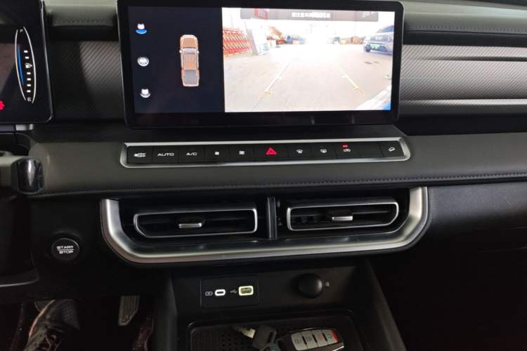 Used Great Wall Poer 2024 2.4T Passenger Version Automatic Diesel 4x4 Comfort Trim Audio And AC Panel