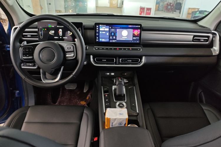 Used Great Wall Poer 2024 2.4T Passenger Version Automatic Diesel 4x4 Comfort Trim Center Console