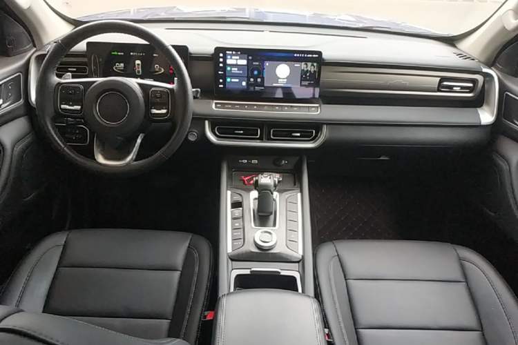 Used Great Wall Poer 2024 2.4T Passenger Version Automatic Diesel 4x4 Comfort Trim Center Console